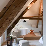 Les Prés Hotel *