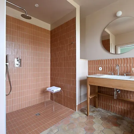 Hotel Les Prés Saint-Hilaire-le-Chatel