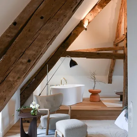 Les Pres Hotel *