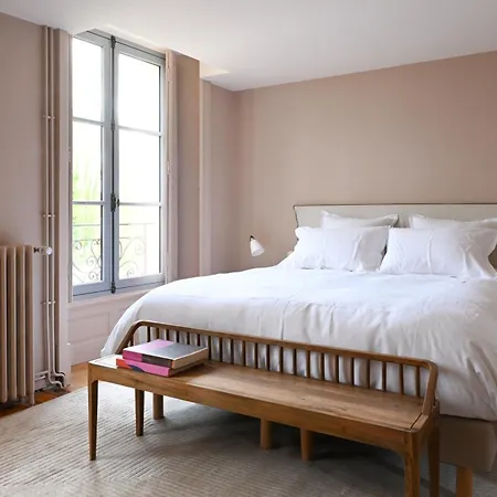 Les Pres Hotel *